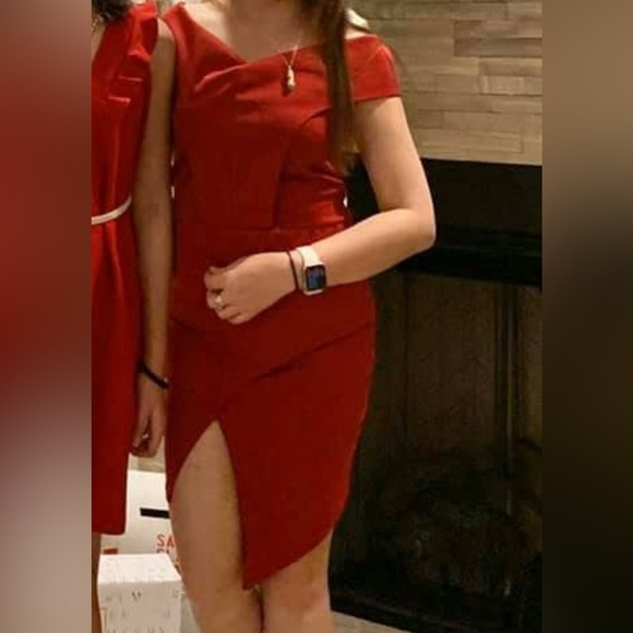 Women's red off-shoulder bodycon mini dress with front slit - Picture 8 of 8